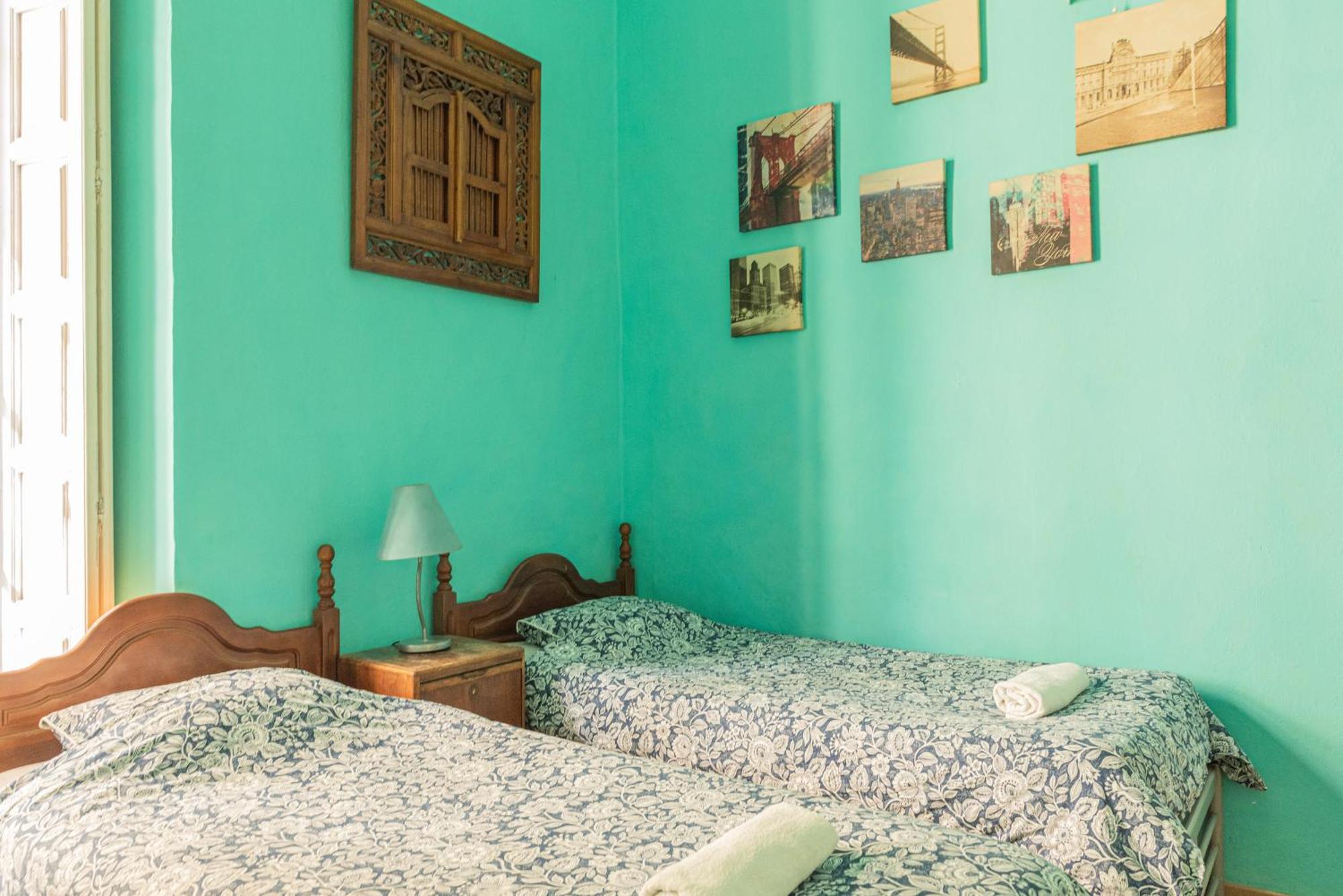 Private Rooms In Historic Building On The Square Málaga Exterior foto