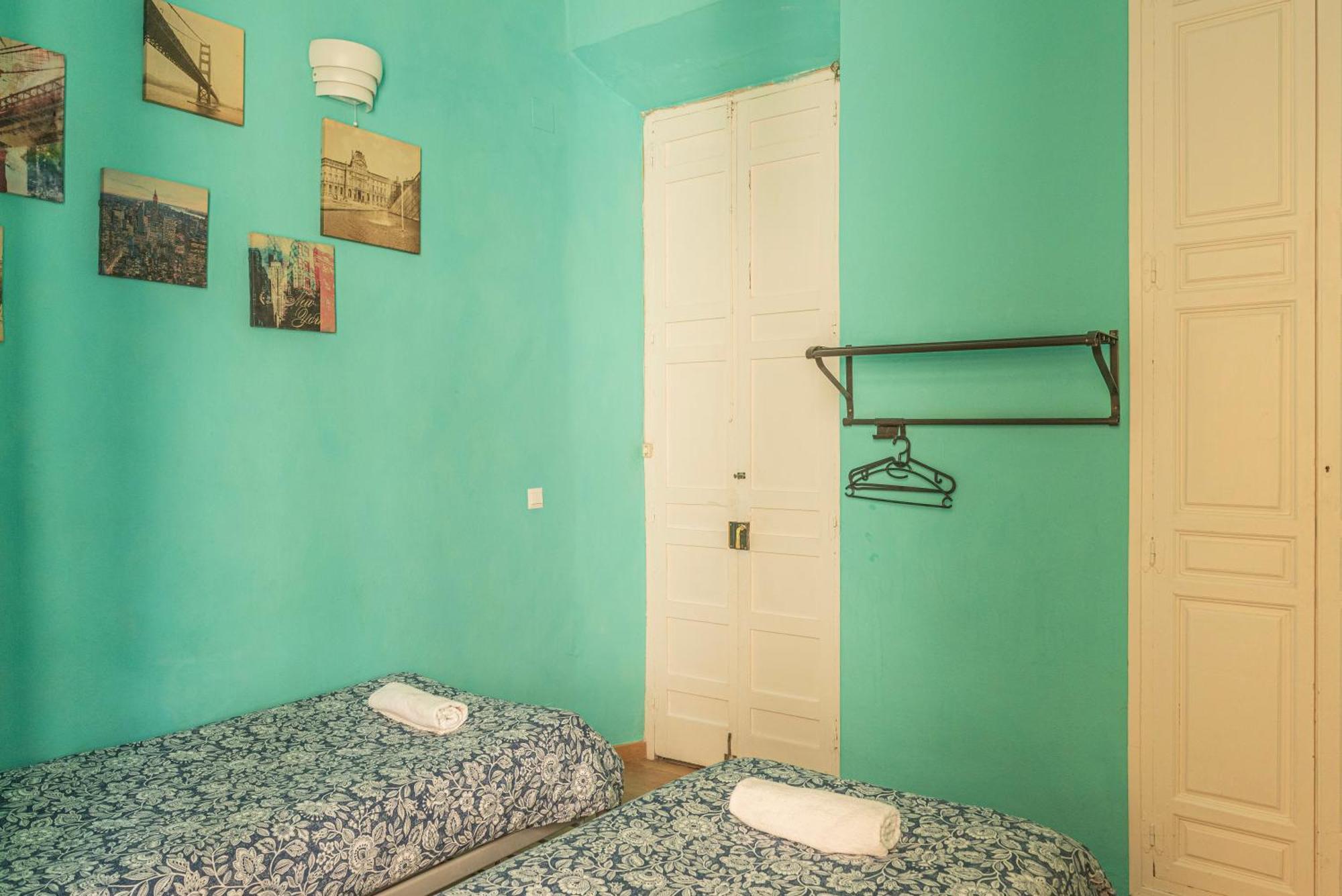 Private Rooms In Historic Building On The Square Málaga Exterior foto