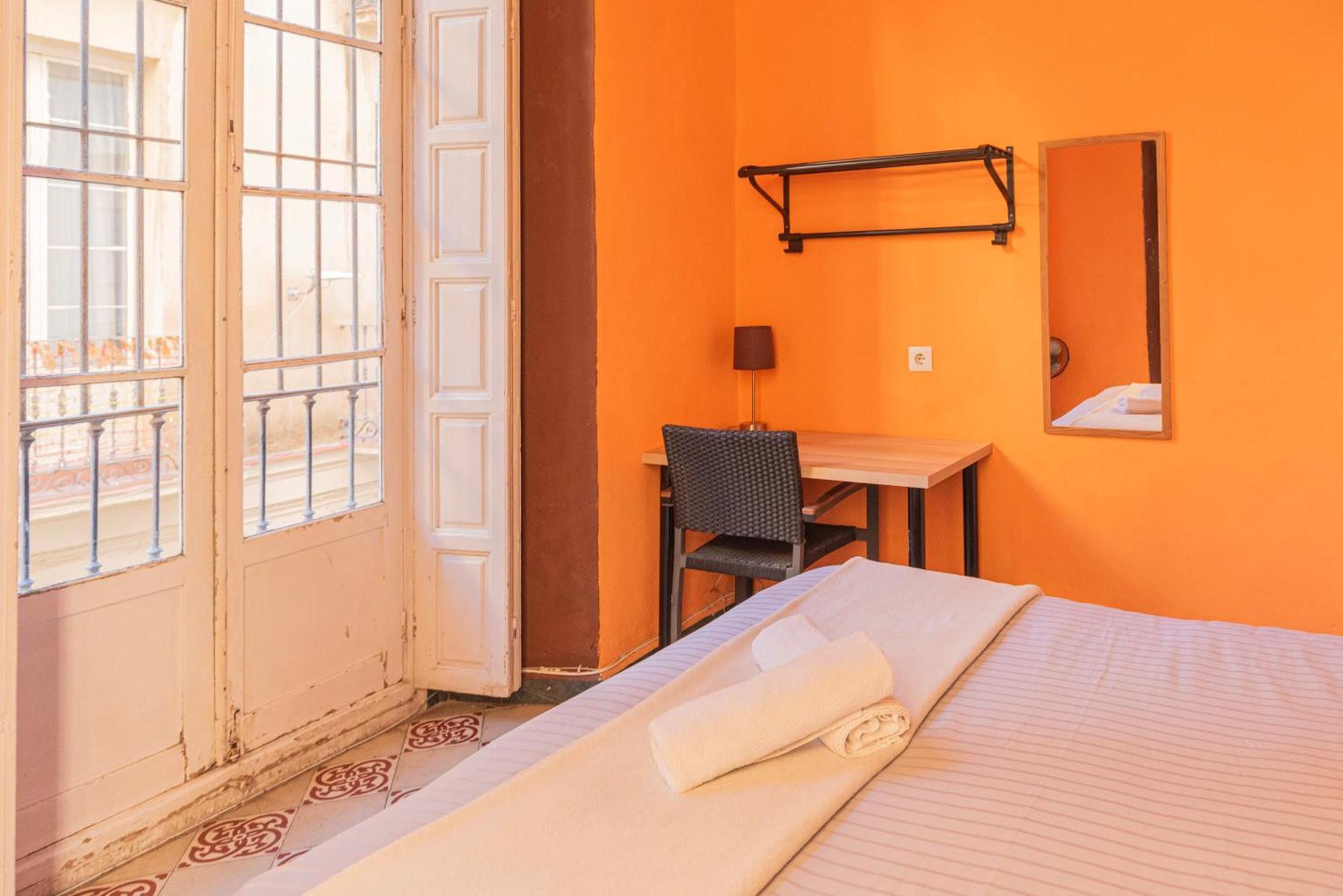 Private Rooms In Historic Building On The Square Málaga Exterior foto