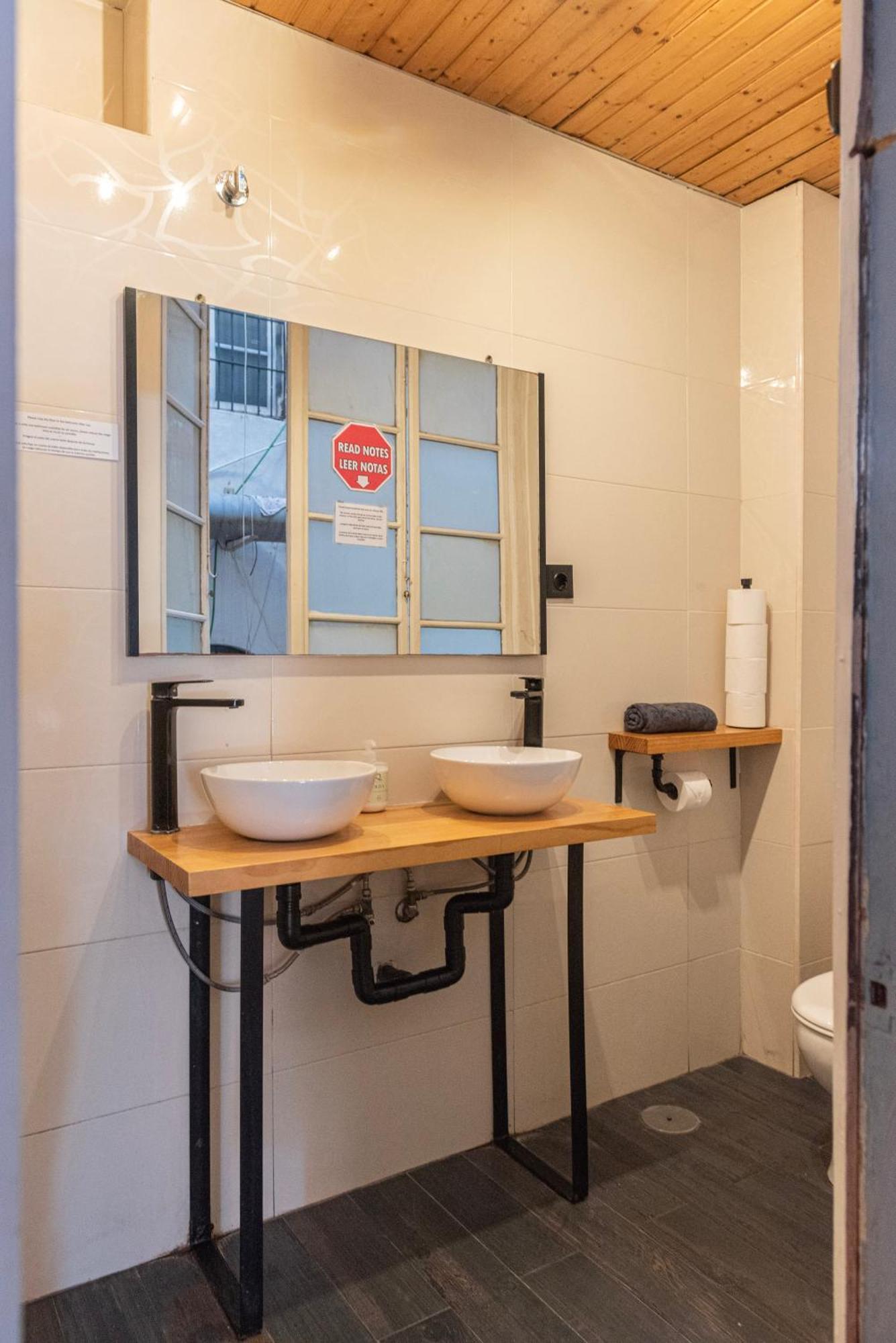 Private Rooms In Historic Building On The Square Málaga Exterior foto